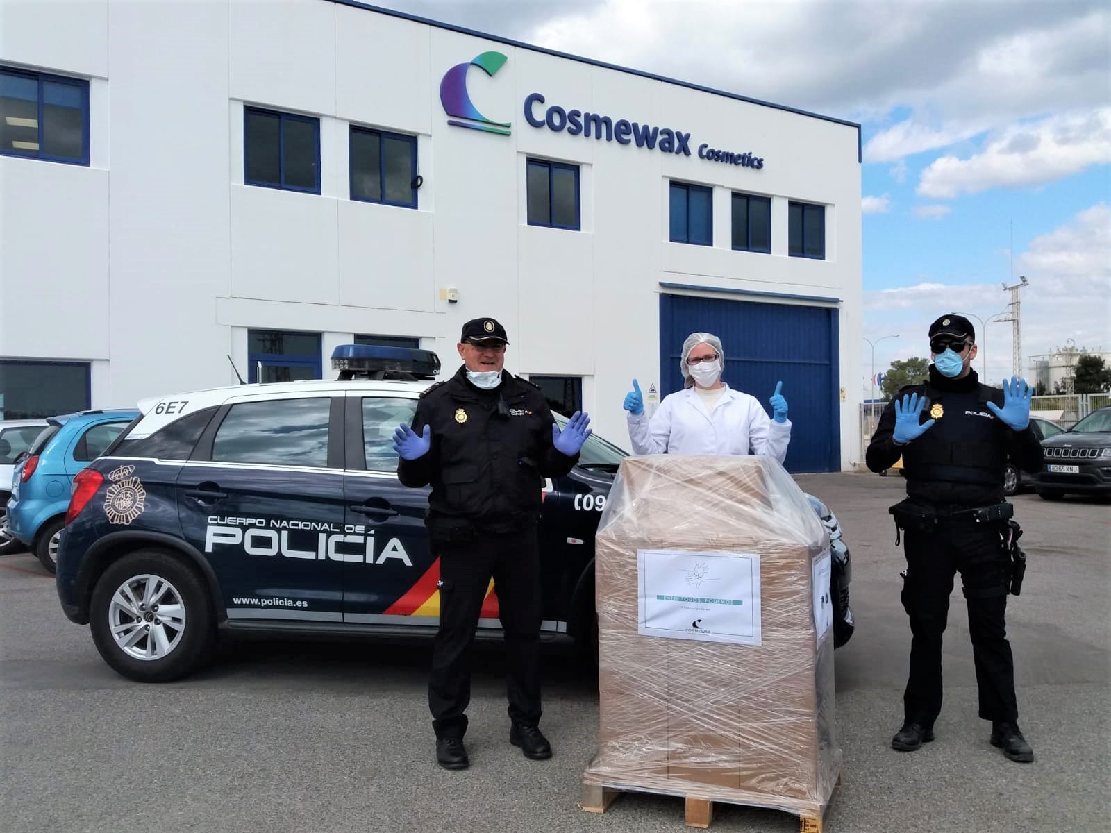 Cosmewax-donates-gloves